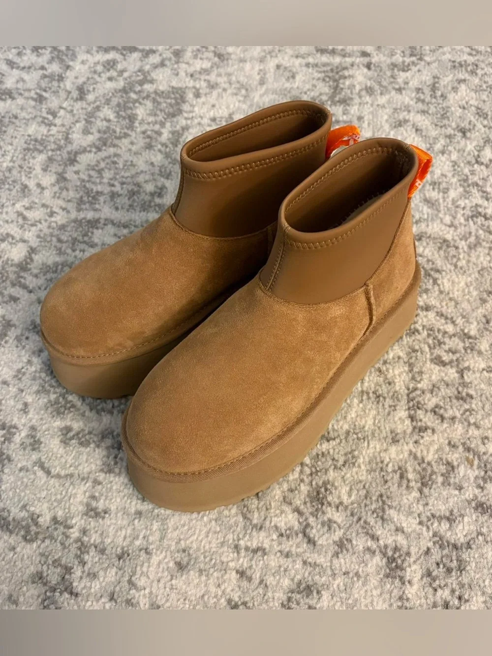 UGG Classic Mini Dipper Platform Women’s Boots 1168170 Size 8 New without Box
